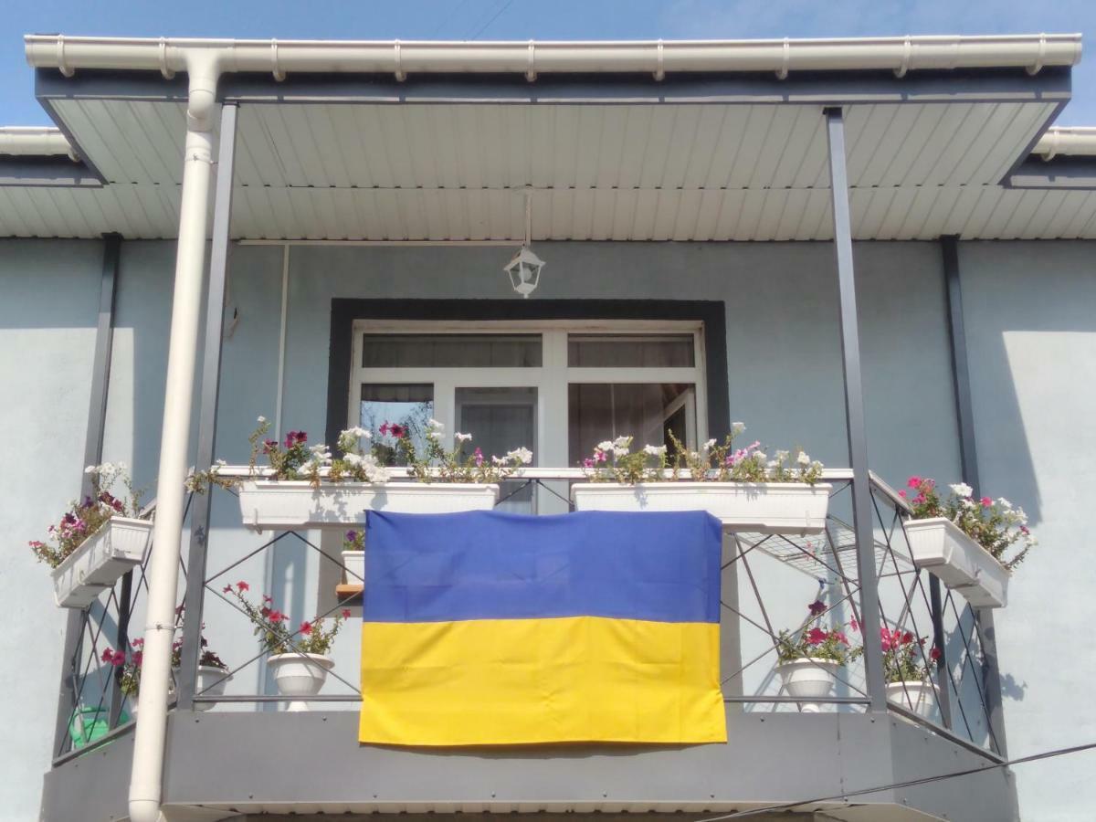 צ'רקסי Отель "Swallow House" מראה חיצוני תמונה